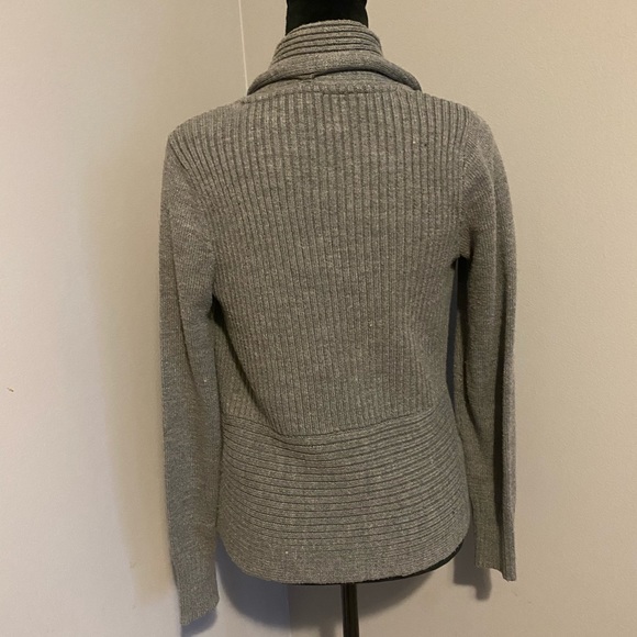 H&M Sweater Size Small - Picture 4 of 5